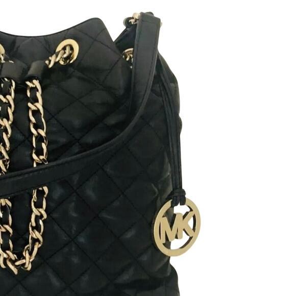 Michael Kors Embossed Chain-Link Bucket Bag Black gold Bucket purse NWOT - Picture 2 of 14